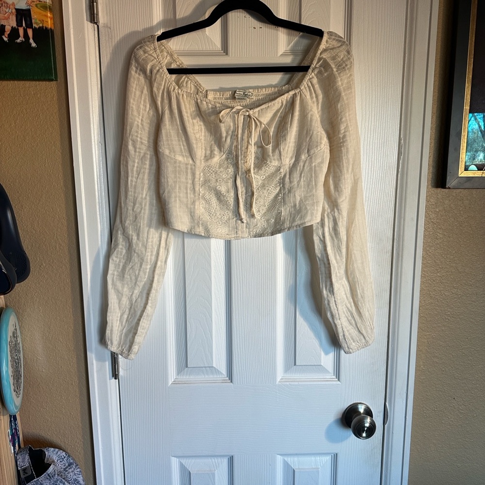 American Eagle long sleeve cream top